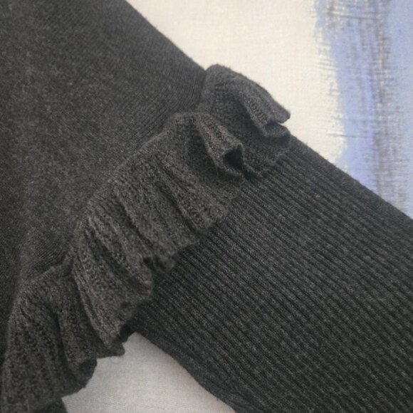 Joseph A Poncho Sweater in Gray Cowl Neck Ruffled Hem. - Picture 5 of 6